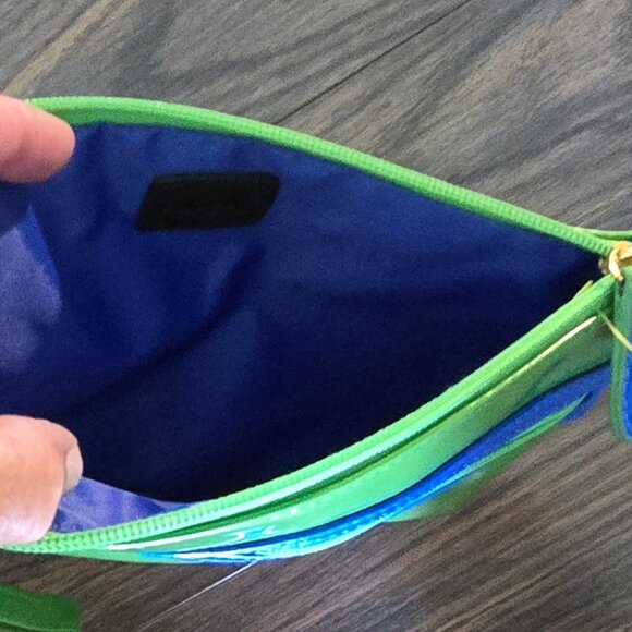 CAPELLI, New York Patent Vinyl Wristlet/Cosmetic Bag NWT - Picture 4 of 5